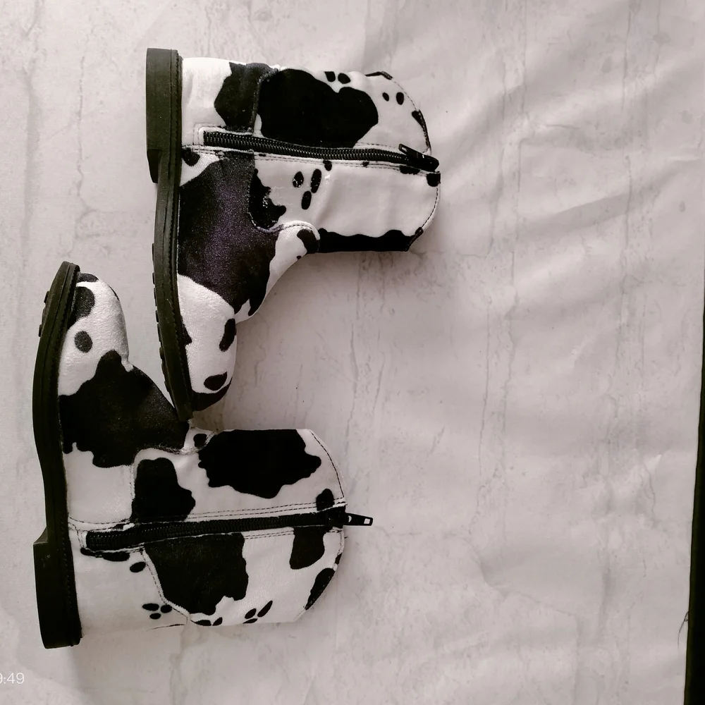 SIP Young Girl Kids Cow Print Boots Velvet Touch Sz 9 Cowgirl